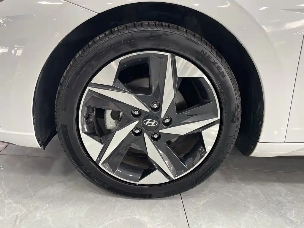 Hyundai Elantra 2021 — фото 21