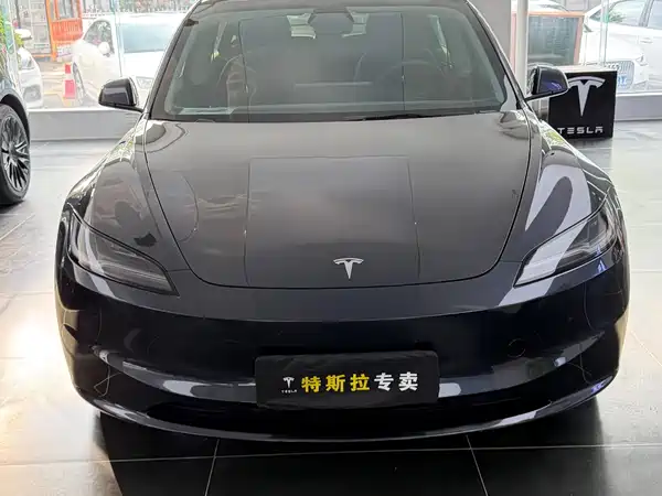 Tesla Model 3 2024