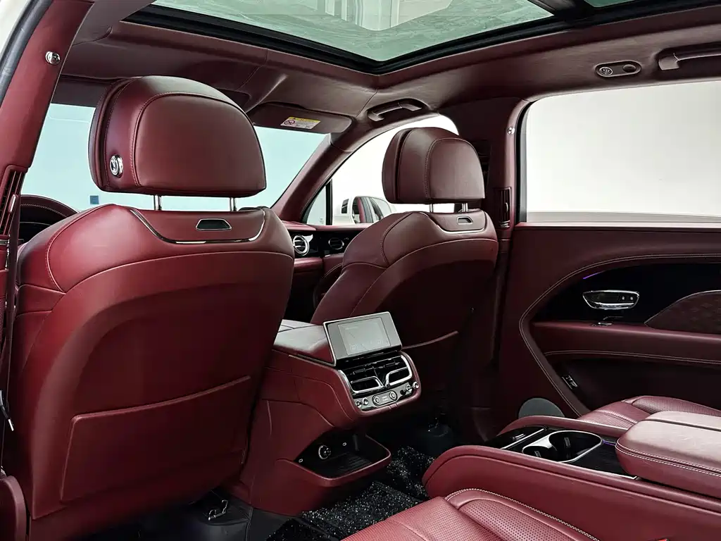 Bentley Bentayga 2023 — фото 13