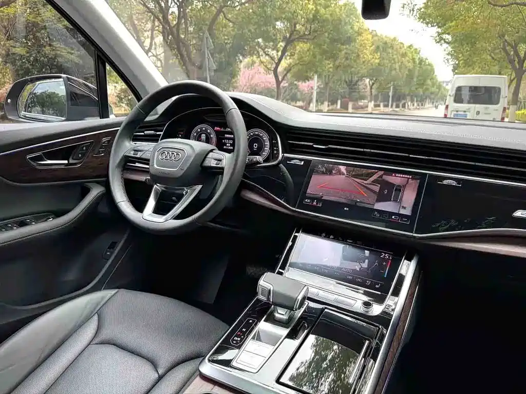 Audi Q7 2023 — фото 10