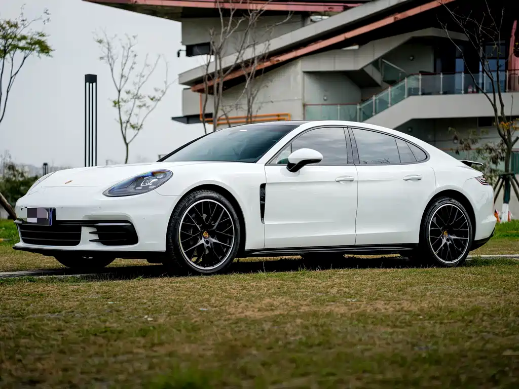 Porsche Panamera 2017 — фото 1