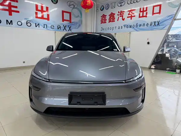 Tesla Model Y 2025