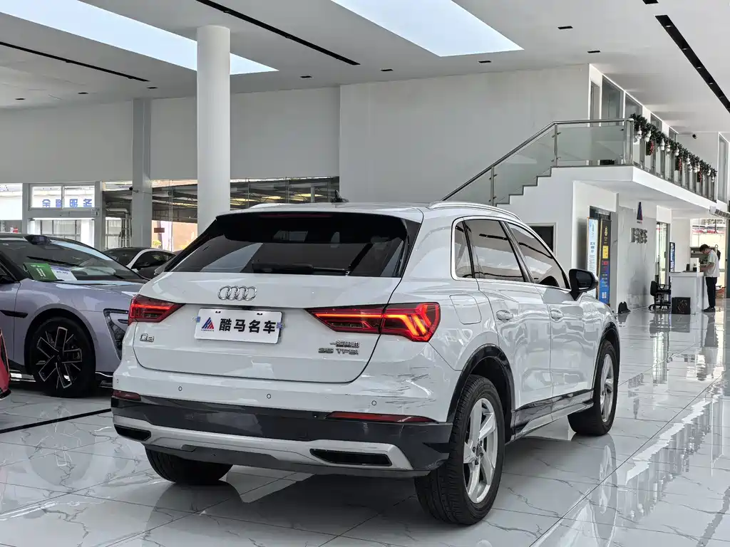 Audi Q3 2020 — фото 15