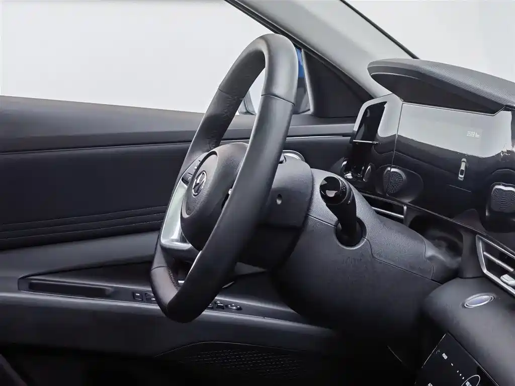 Hyundai Elantra 2023 — фото 22