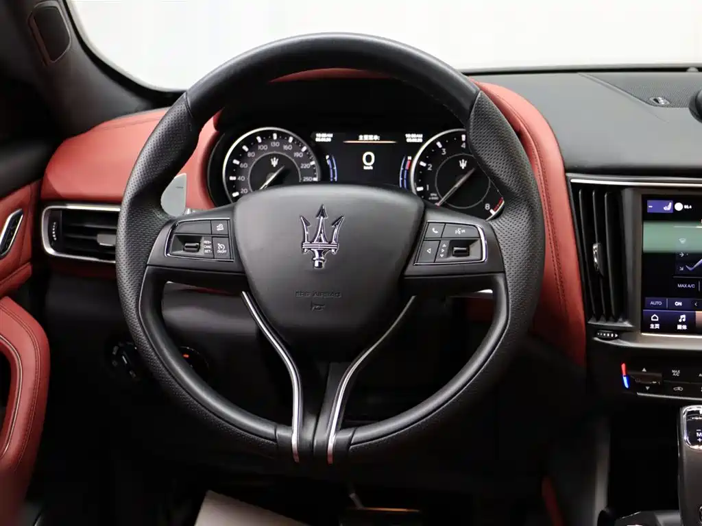 Maserati Levante 2023 — фото 12