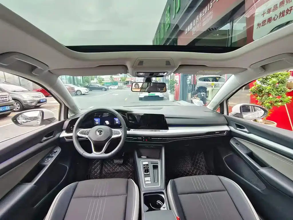Volkswagen Golf 2025