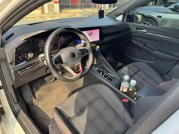 Volkswagen Golf GTI 2024