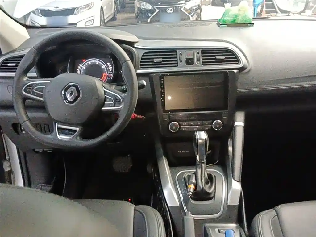 Renault Kadjar 2018 — фото 10