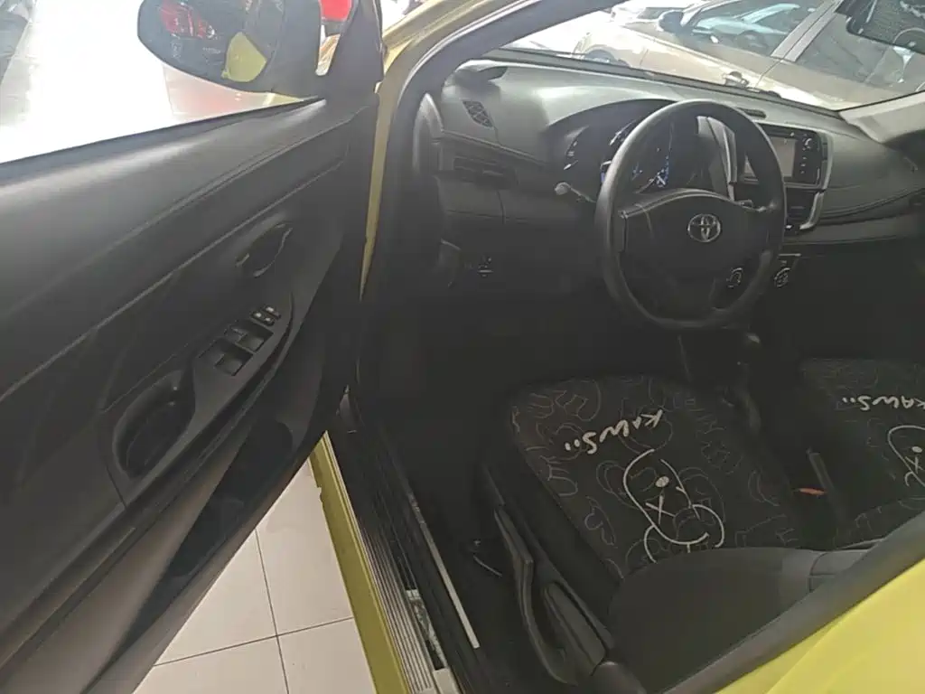 Toyota Yaris L 2017 — фото 16