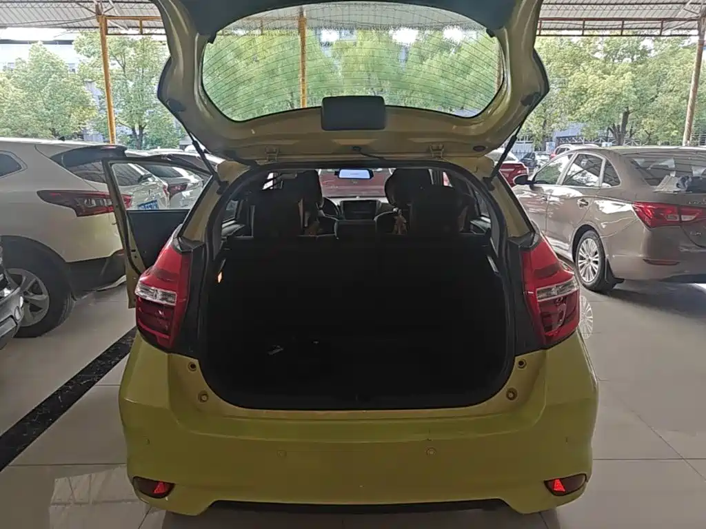 Toyota Yaris L 2017 — фото 19