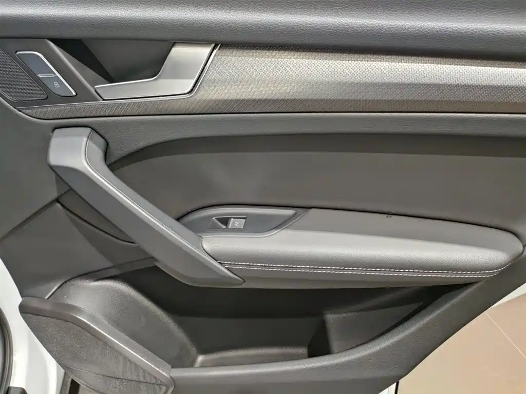 Audi Q5L 2024 — фото 16