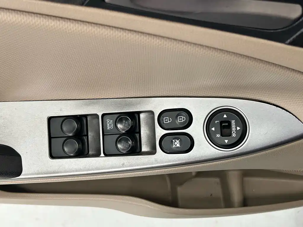 Hyundai Verna 2015 — фото 10