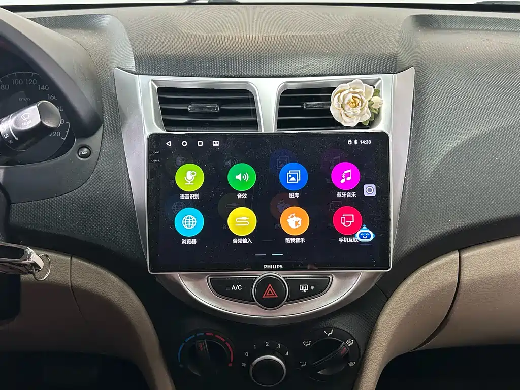 Hyundai Verna 2015 — фото 16