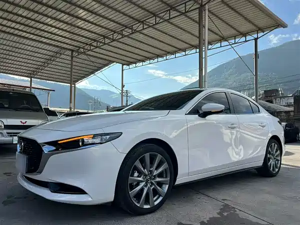 Mazda 3 Axela 2023