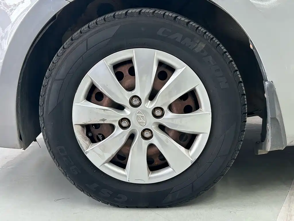 Hyundai Verna 2015 — фото 14