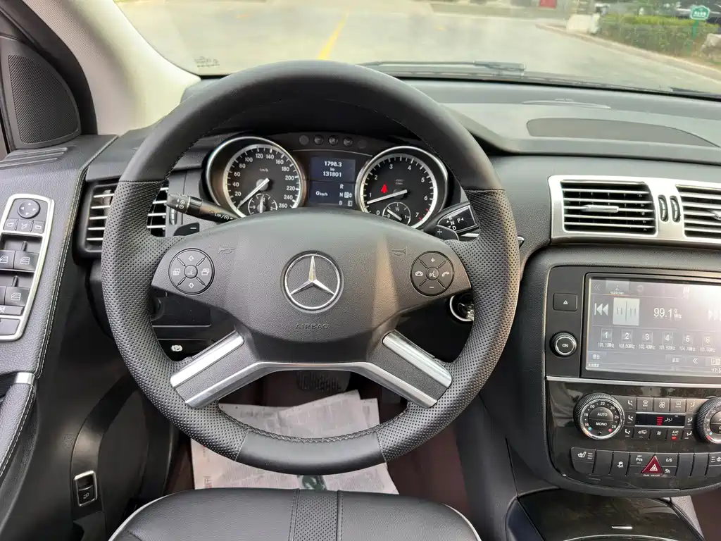 Mercedes-Benz R-Class 2017 — фото 11