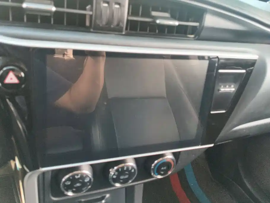 Toyota Corolla 2017 — фото 13