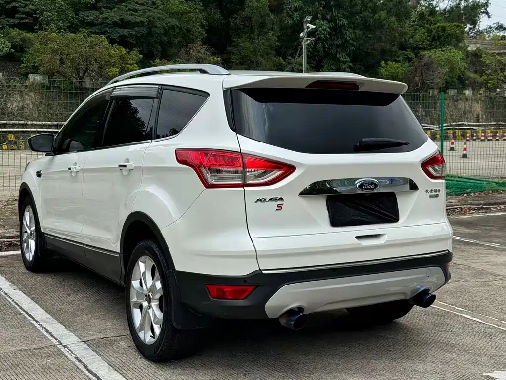 Ford Kuga 2015 — фото 13