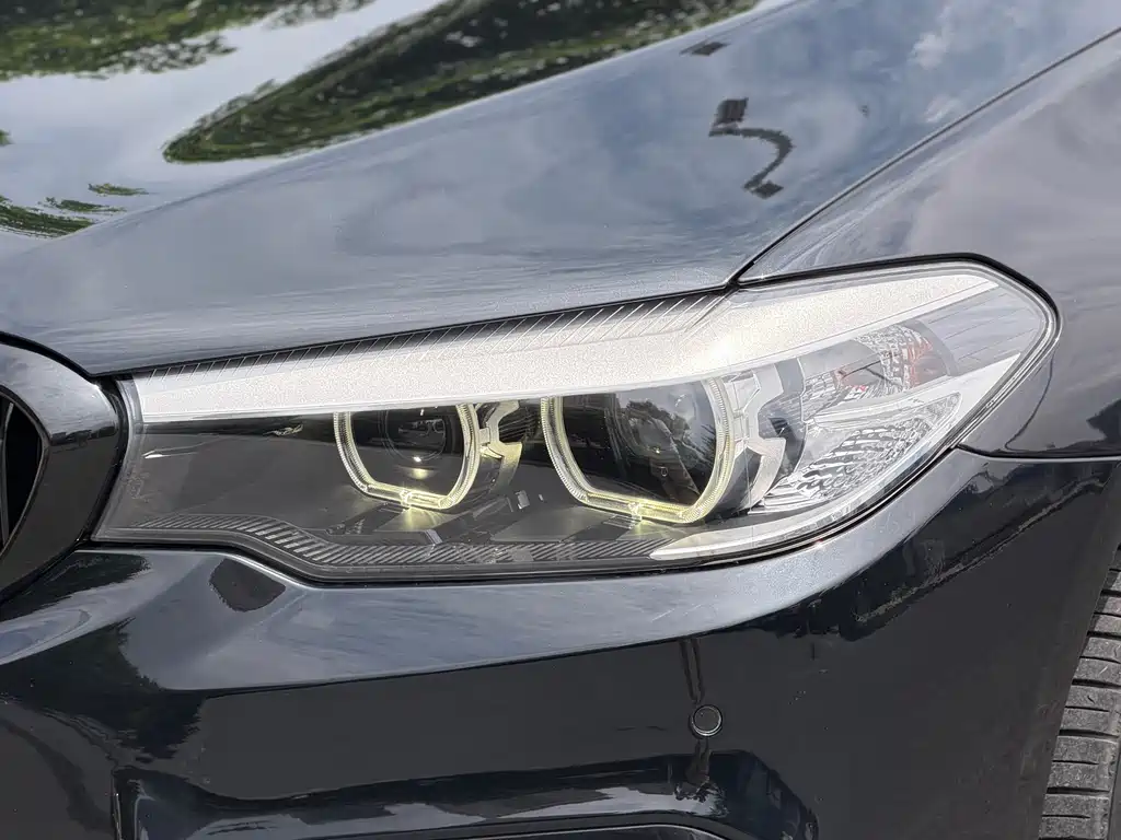 BMW 5 Series 2018 — фото 18
