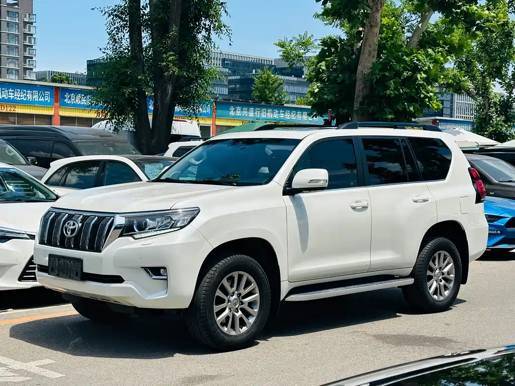 Toyota Prado 2019 — фото 1