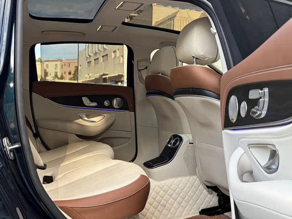 Mercedes-Benz E-Class 2022 — фото 19