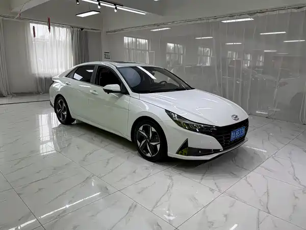 Hyundai Elantra 2022