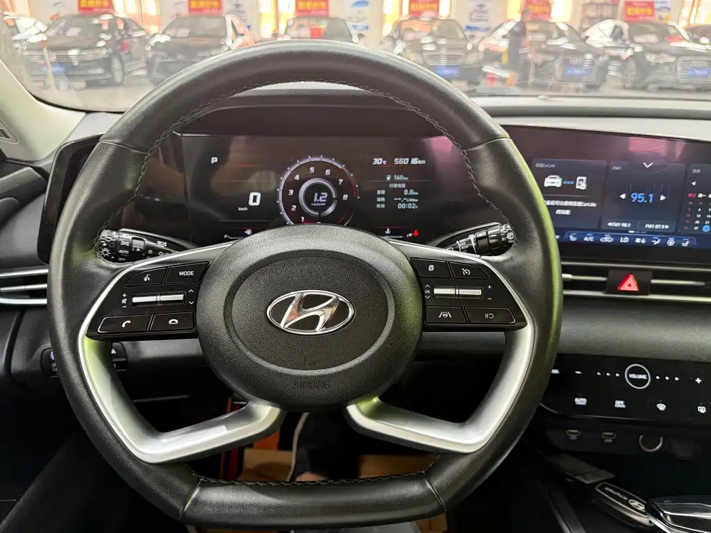Hyundai Elantra 2022 — фото 15