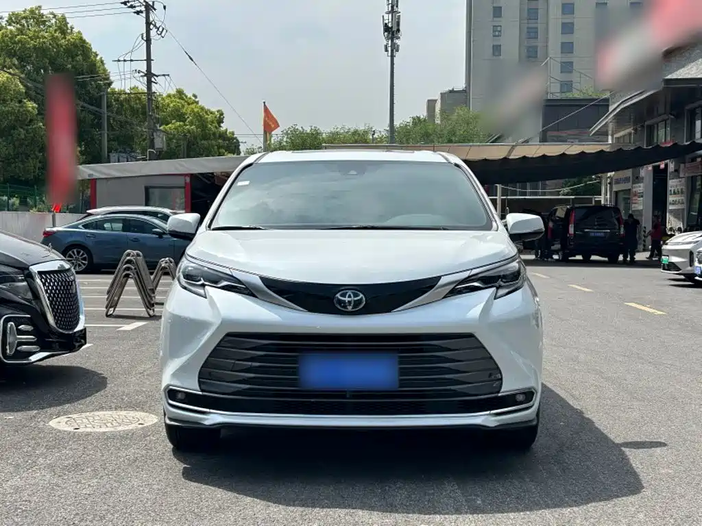 Toyota Sienna 2024 — фото 10