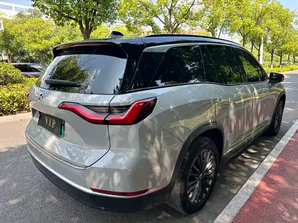 NIO ES8 2022