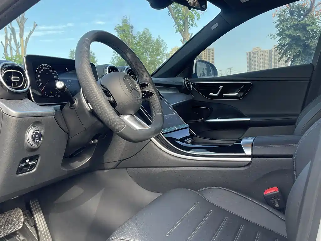 Mercedes-Benz C-Class 2023 — фото 12