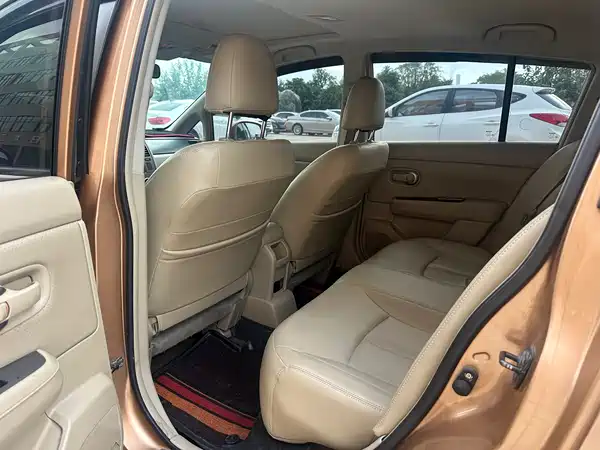 Nissan Tiida 2010