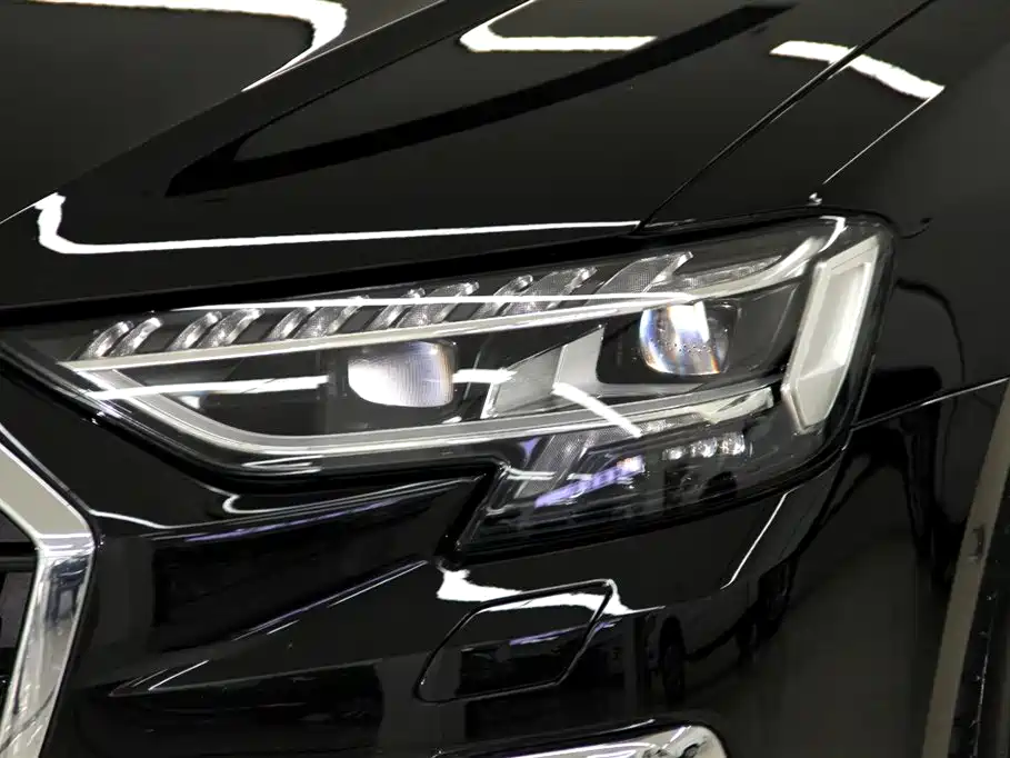 Audi A8 2023 — фото 28