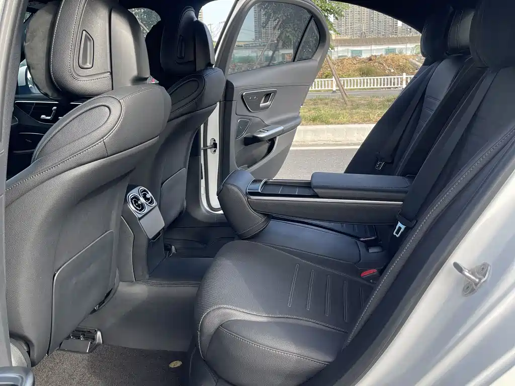 Mercedes-Benz C-Class 2023 — фото 13