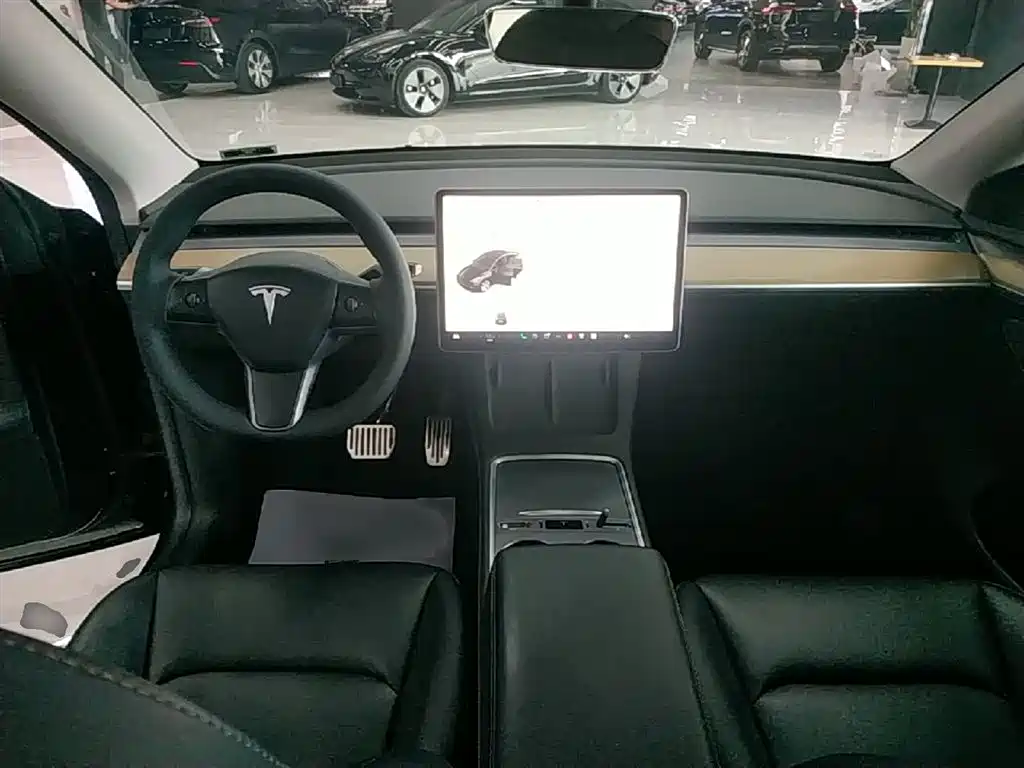 Tesla Model Y 2023 — фото 10