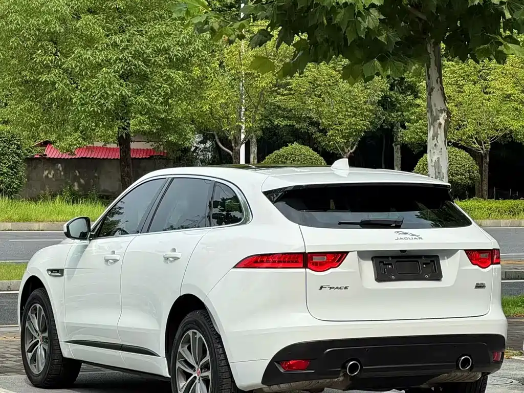 Jaguar F-PACE 2017 — фото 6
