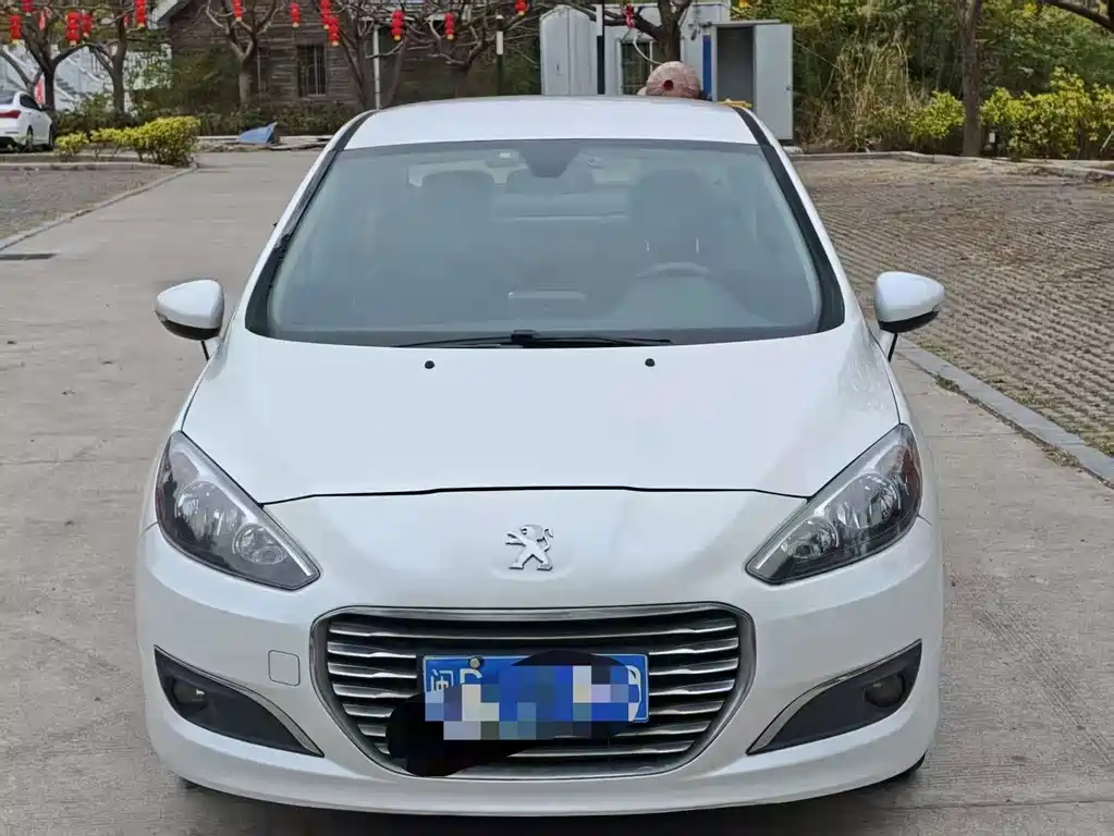 Peugeot 308 2016 — фото 1