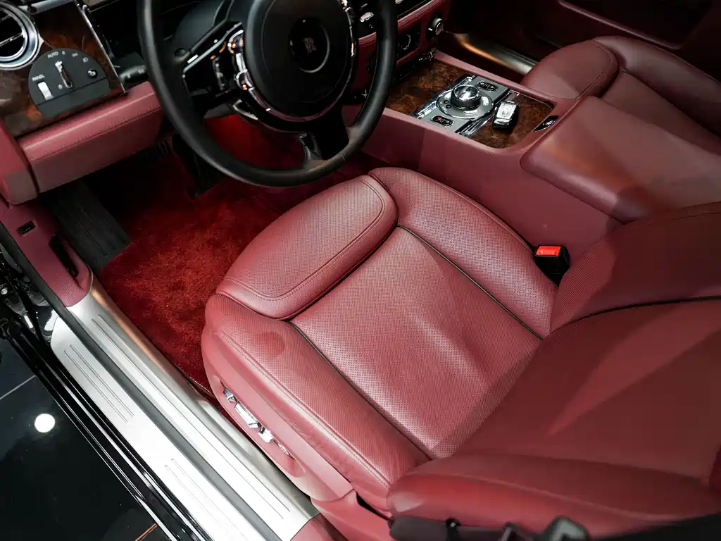 Rolls-Royce Ghost 2017 — фото 13