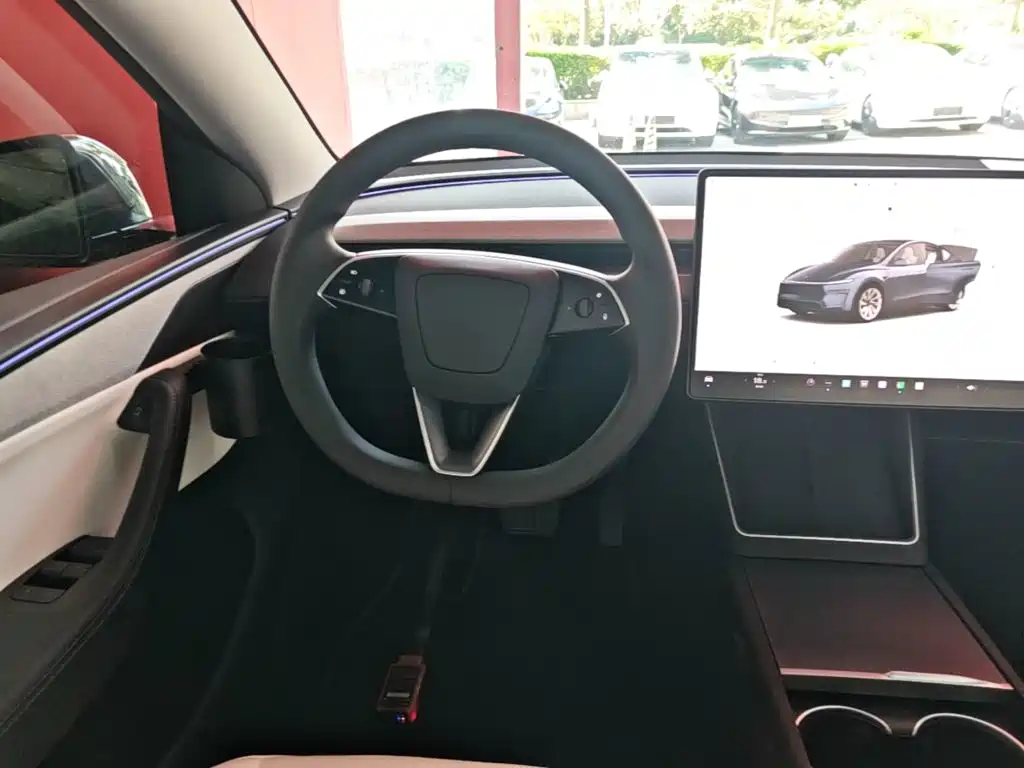 Tesla Model Y 2025 — фото 11