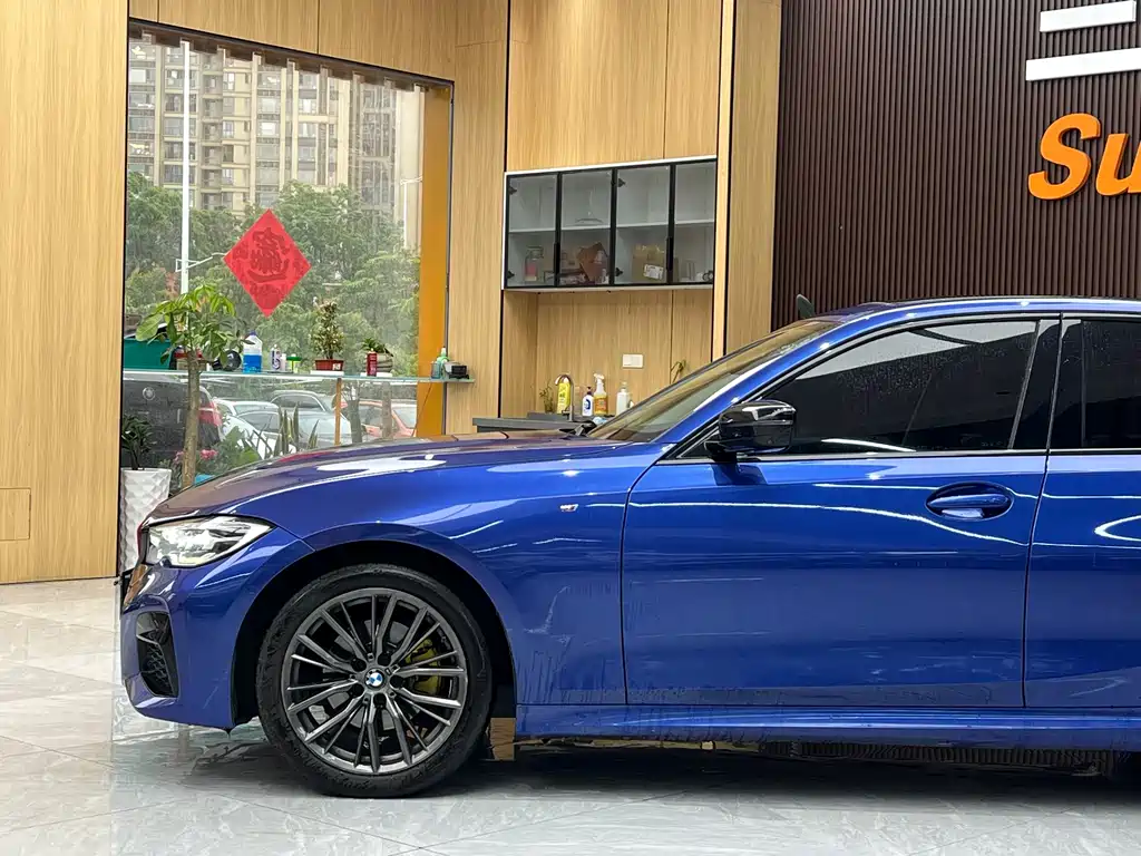 BMW 3 Series 2019 — фото 14