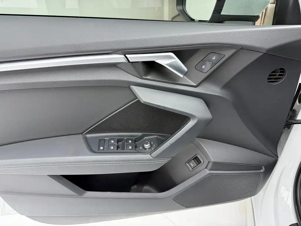 Audi A3 2023 — фото 11