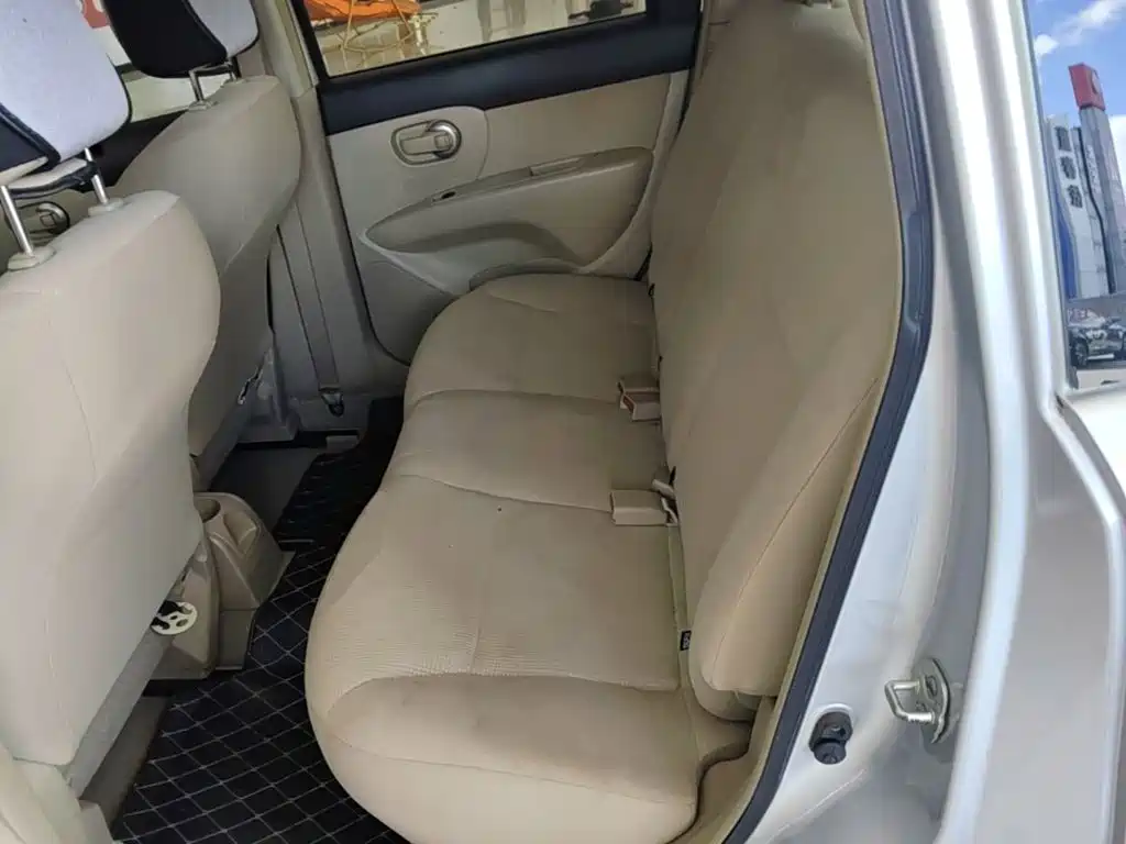 Nissan Livina 2018 — фото 17