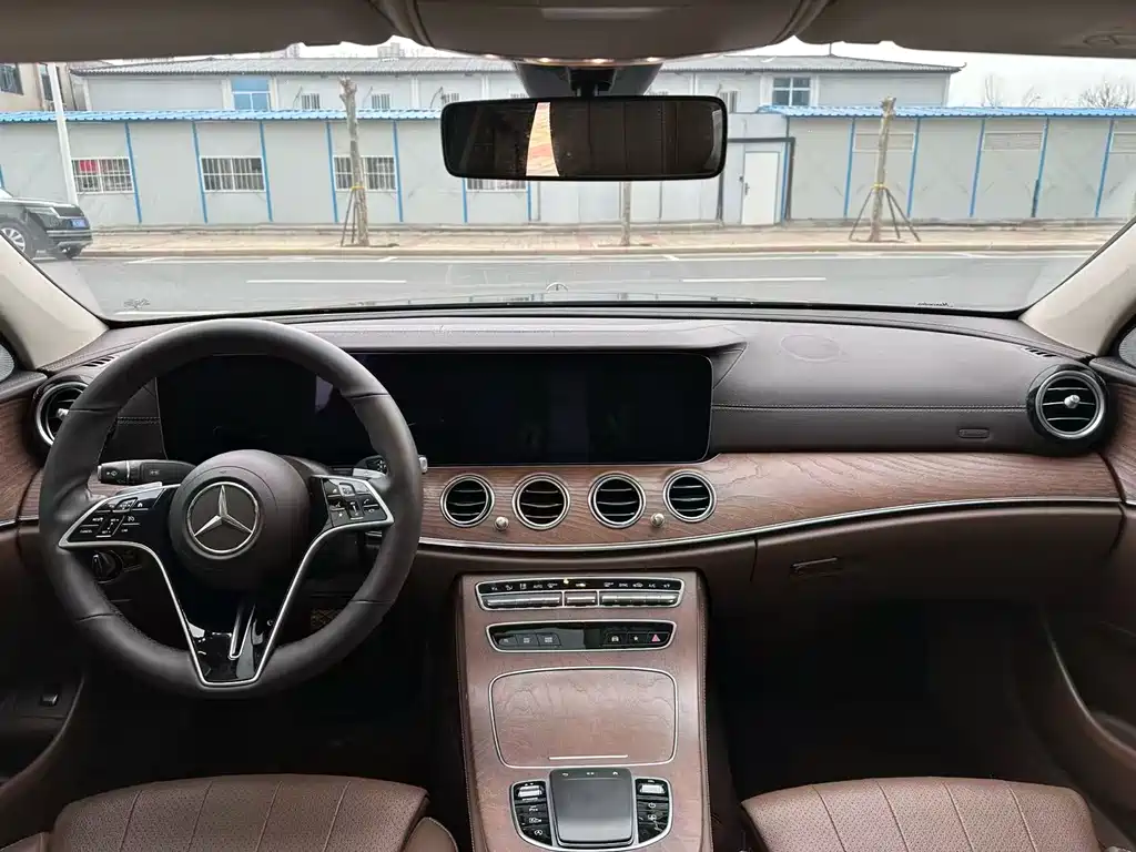 Mercedes-Benz E-Class 2022 — фото 9
