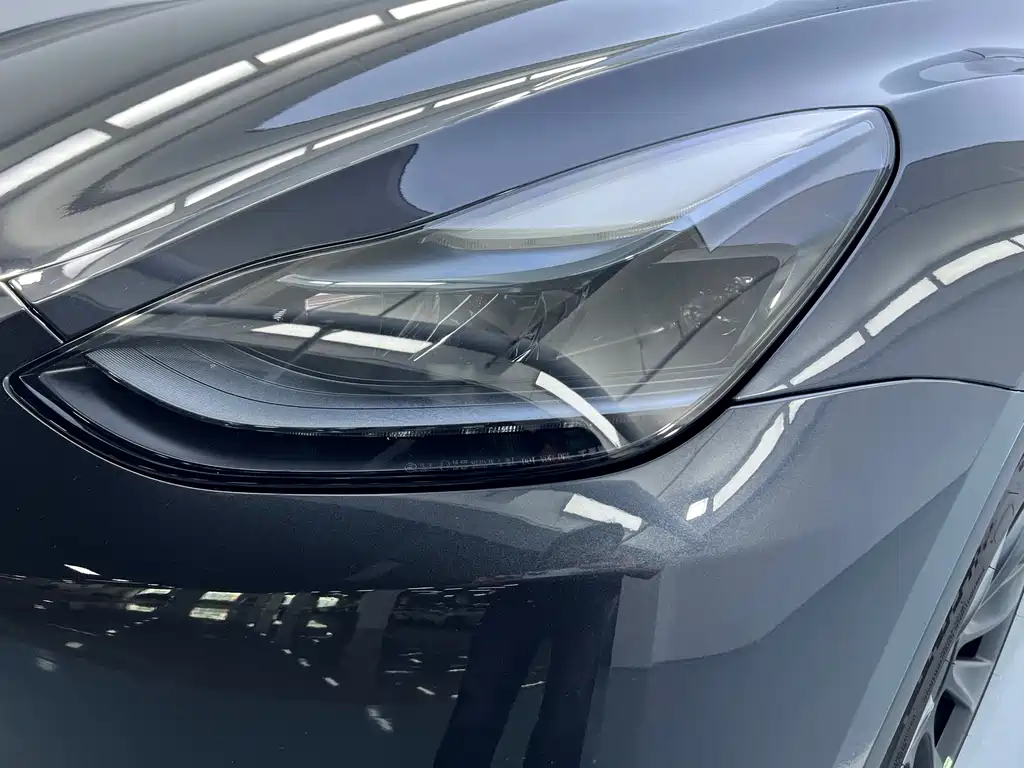 Tesla Model Y 2024 — фото 9