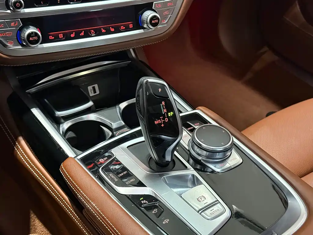 BMW 7 Series 2018 — фото 9