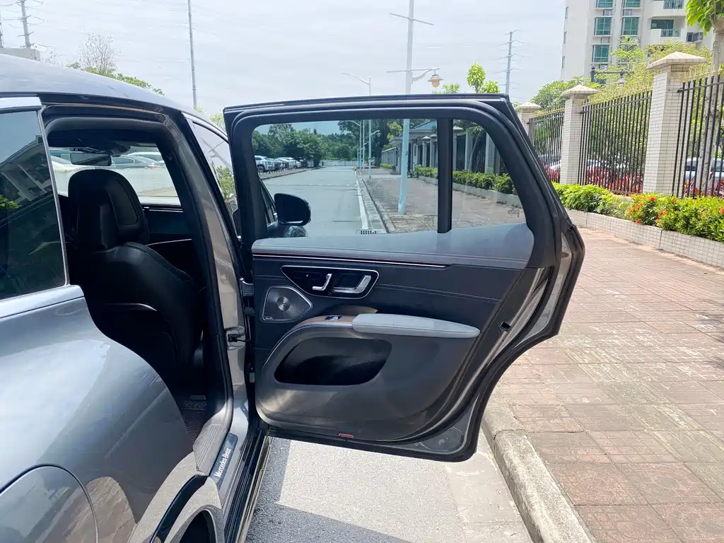 Mercedes-Benz EQS SUV 2023 — фото 12