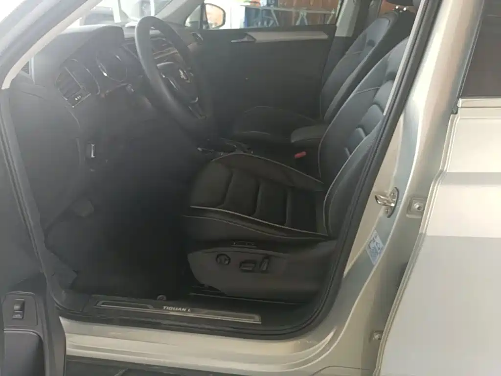 Volkswagen Tiguan L 2018 — фото 15