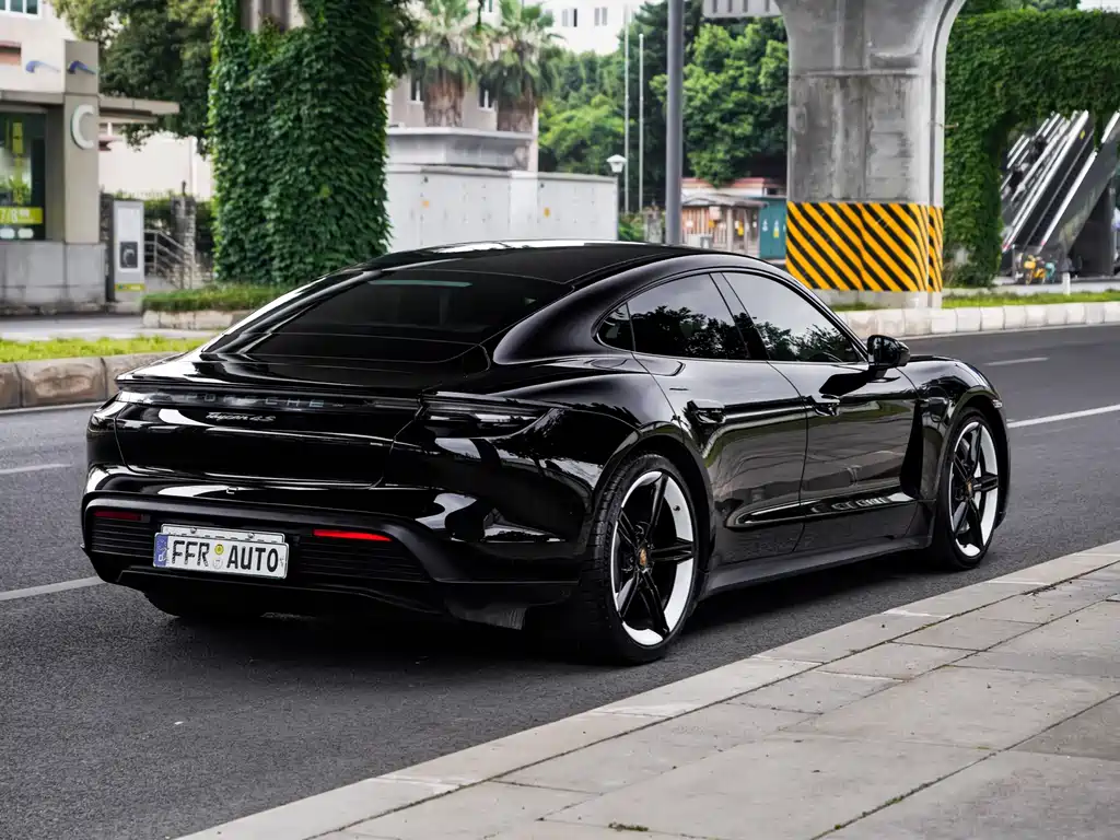 Porsche Taycan 2020 — фото 22