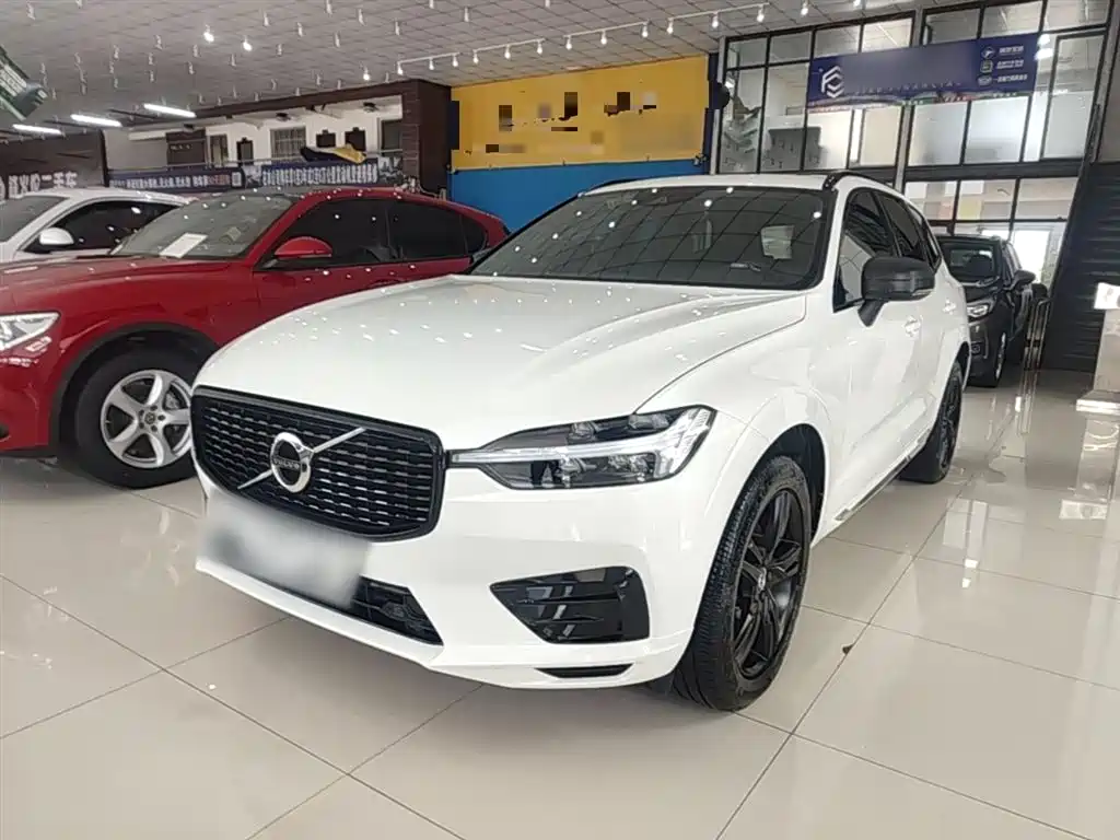 Volvo XC60 2021 — фото 1