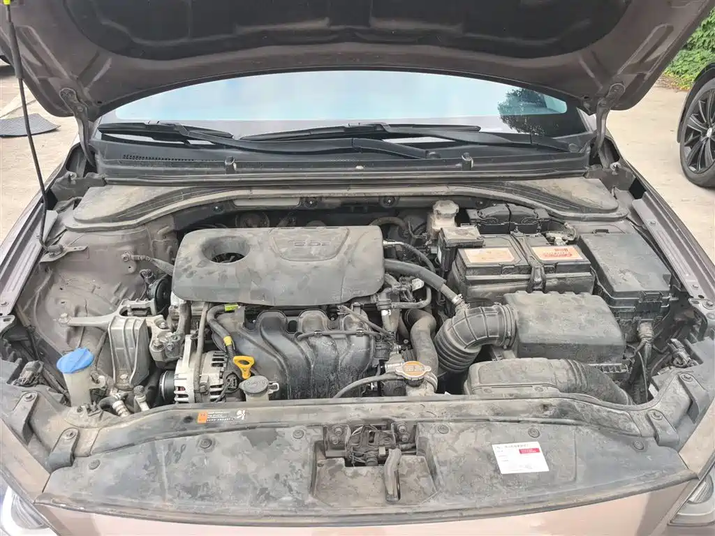 Hyundai Elantra 2018 — фото 17