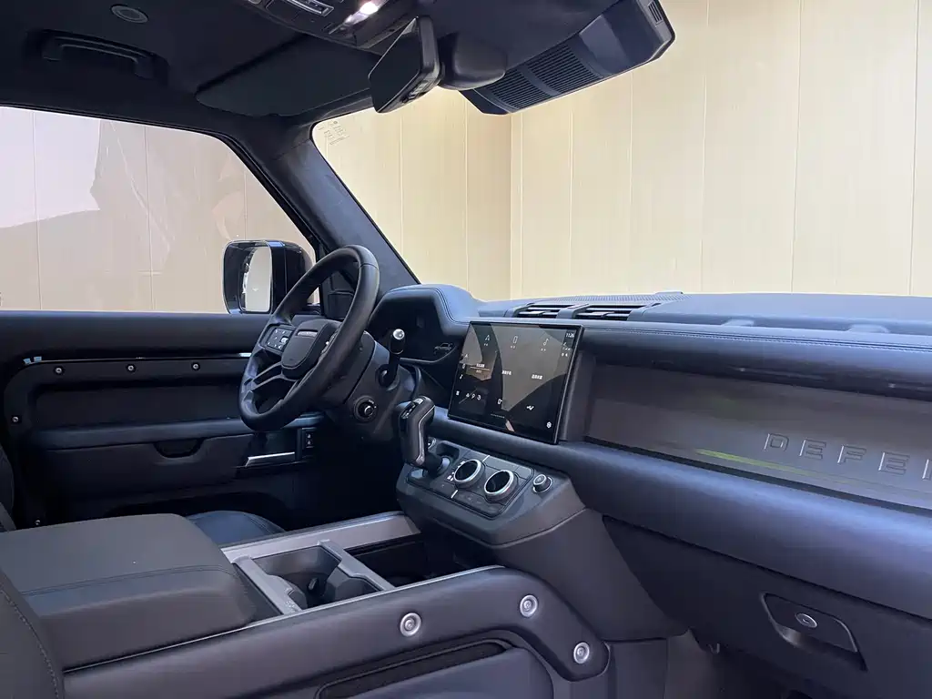 Land Rover Defender 2025 — фото 11